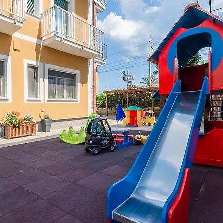 מלון דירות Alda 4*