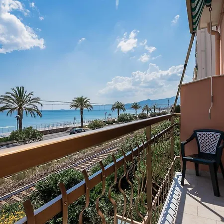 Alda Aparthotel 2*